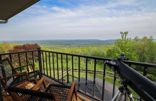 Jim Thorpe Cabin | Unreal Mountain Views w/Hot tub Near Charming Jim Thorpe & Blue Mountain Skiing