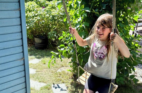 Kamminke House | 'Uns Hus' with terrace and small garden; Wlan; Internet-TV close to the beach and quiet