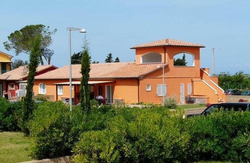 Puntone Apartment | Unterkunft in einer Residenz, in der Nähe des Meeres, Schwimmbad by Interhome