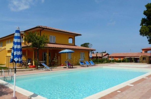 Puntone Apartment | Unterkunft mit AC, Terrasse, in Residenz, Schwim by Interhome