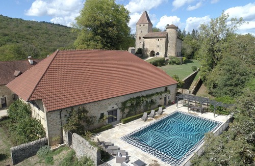 Marigna-sur-Valouse Apartment | Unusual gîte in the Dovecote of the Château