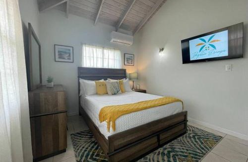 Runaway Bay House | Unwind at Idyllic Escape!