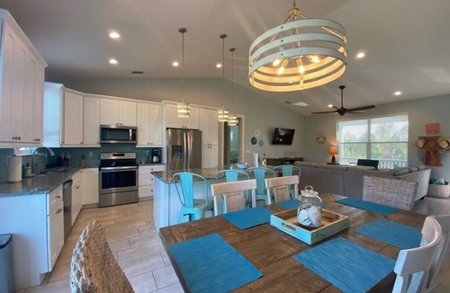 North Captiva House | 🌴Unwind at Starcut Cottage – Where Beach Days Meet Peaceful Nights