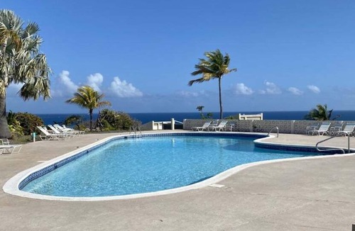 Estate Teague Bay Villa | Unwind at updated “VILLA SERENITY”, panoramic views, quiet beach