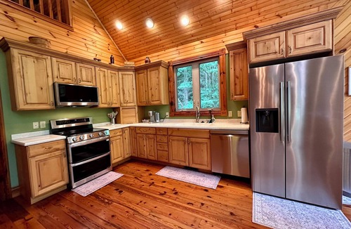 Marshall Cabin | Unwind by the River: Serene Cabin Getaway near Asheville and Hot Springs, NC