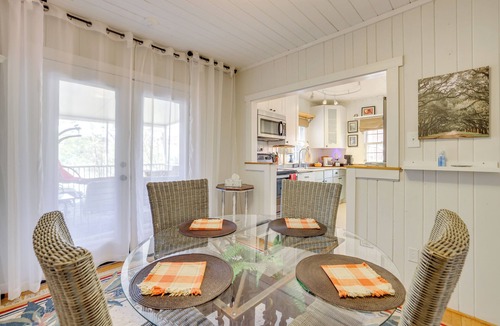 Lynn Cottage | Unwind Fireside & Walk to Dtwn! Tyron Retreat