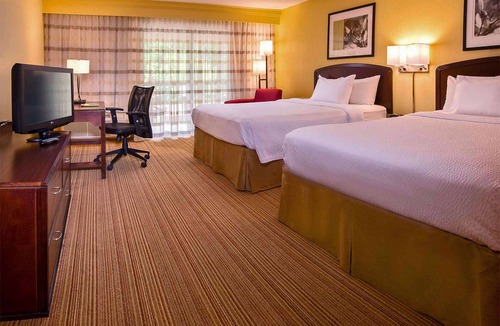 Durham Hotel | Unwind in 4 Classic Units W/FREE Parking in Durham! Pets Allowed, Pool!