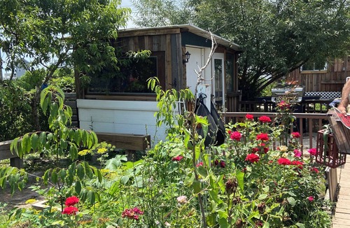 Broad Channel Cabin | Unwind in nature’s peace at The Drift Marsh — your off-grid summer escape
