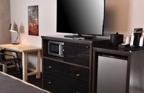 Broken Arrow Hotel | Unwind in Style: Spacious Suites & Relaxing Poolside Retreat | 4 Units