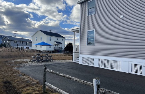 Hampton House | Unwind Oceanside Private single family home