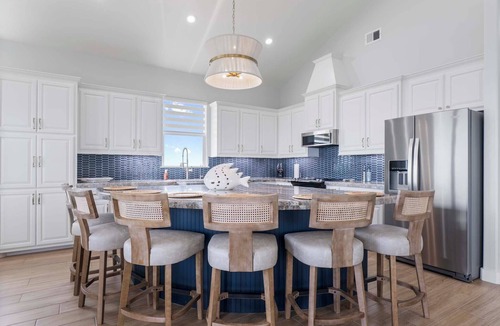 Palacios House | Unwind on the Bay- Fishing, Pool, Tennis, Basketball courts & Kids' Playground