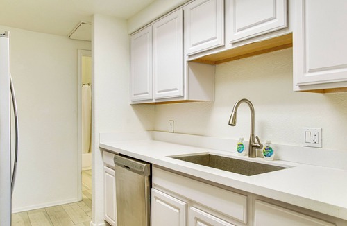 South Mountain Condo | Unwind Poolside! Condo 1 Mi to South Mountain Park