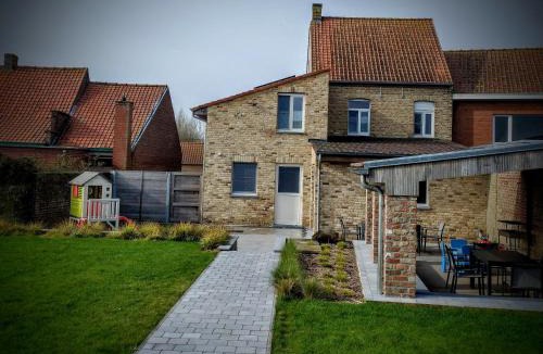 Reninge House | Up de platse