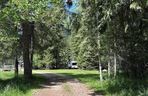 Kellogg RV Rental | Up River Getaway. Complete 30/50 RV Site. Hike, Fish, Float, Relax!