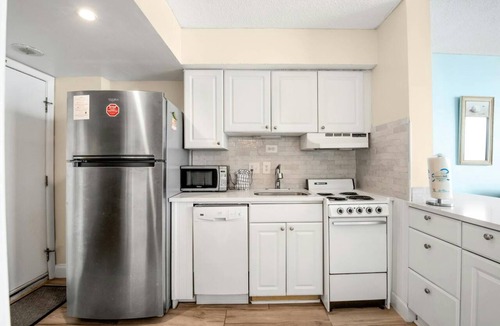 Crescent Beach Condo | Updated 1-Bedroom Oceanfront Condo| Carolina Reef - 704