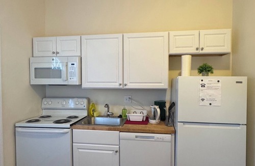 Malden Apartment | Updated 1BR apt, 1st floor, near T, free parking