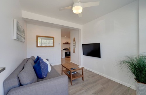 Roseville - Fleet Ridge Apartment | Updated 1BR in Point Loma – Near Harbor & Airport