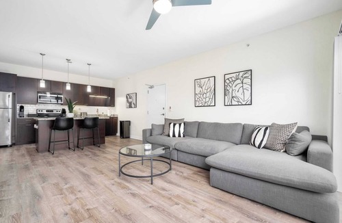 Grandview Heights Apartment | Updated 2-Bedroom with a pool and hot tub