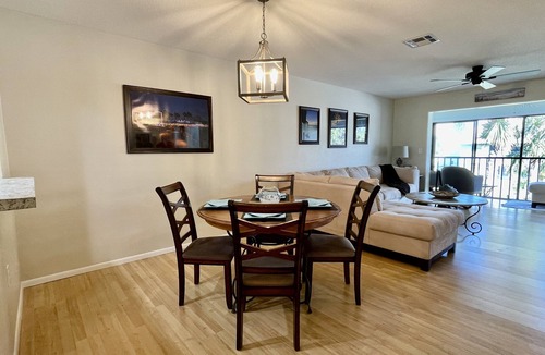 Venice Condo | Updated 2bed/2 full bath condo w/pool & pond view. Minutes to beach & downtown.