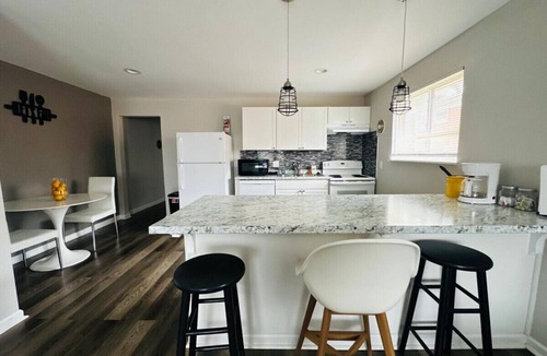 Reading Apartment | Updated 2BR Near Blue Ash & Downtown Cincinnati | Ideal for Long Stays