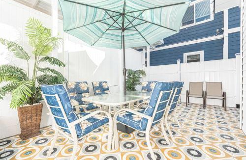 West Newport House | Updated 2Br Vintage Cottage In Central Location Near Beach By Beachview Rentals