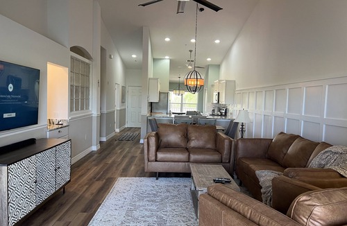 Sarasota Condo | Updated 2nd Floor Condo 10 miles from Siesta Key Beach