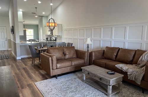 Sarasota Condo | Updated 2nd Floor Condo 10 miles from Siesta Key Beach