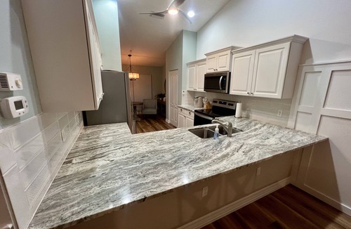Sarasota Condo | Updated 2nd Floor Condo 10 miles from Siesta Key Beach