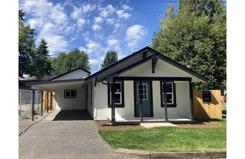 Kelso House | Updated 3 Bedroom Charmer
