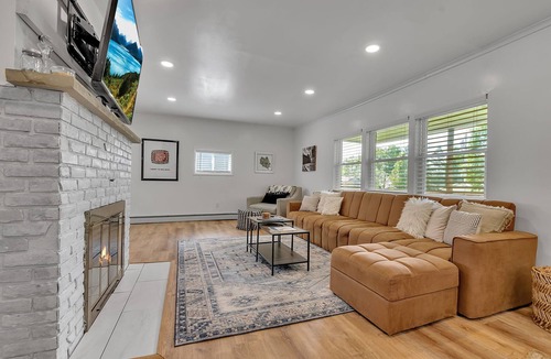 Lake Erie Beach Cottage | Updated 3 bedroom Lake Erie cottage steps from the water