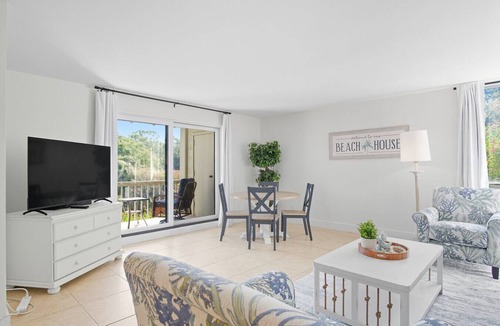 Harbour Town Apartment | Updated 3BR Sea Pines-New Furnishings-Sleeps 8-Pool - 887 Ketch Court