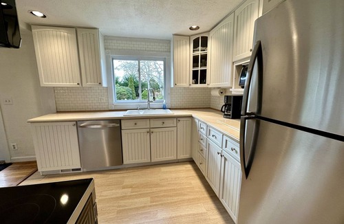 Chatham House | Updated 4BR close to downtown Chatham, Beaches, Bike Path & Tennis Pickleball