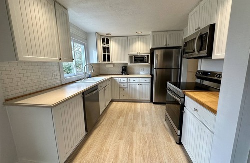 Chatham House | Updated 4BR close to downtown Chatham, Beaches, Bike Path & Tennis Pickleball