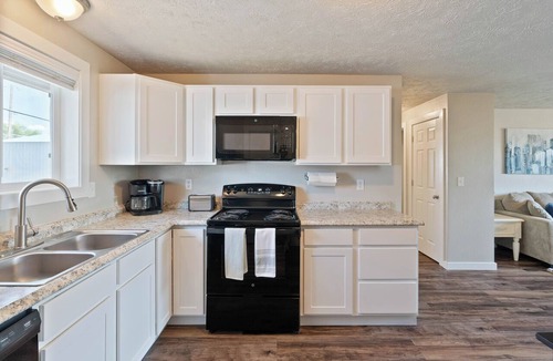 Logan Apartment | Updated Apartment #4 Near Gonzaga, Downtown, and Hospitals