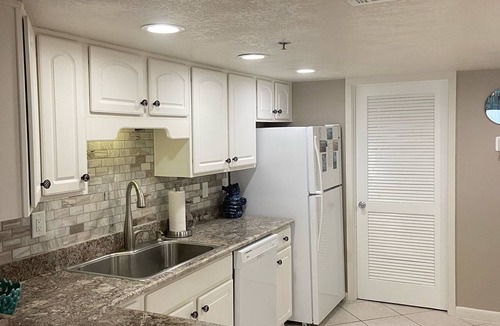 Fort Walton Beach Condo | UPDATED BEACHFRONT LUXURY WITH AMAZING GULF VIEWS! BEACH SERVICE INCLUDED.