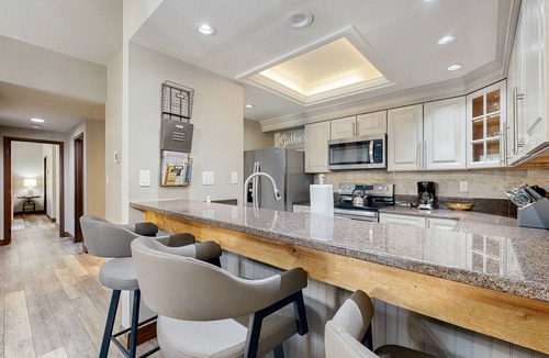 Peak 9 Condo | Updated Breck Condo w/Fireplace, Balcony Views & Walkable Location