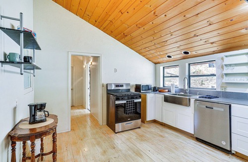 Lewiston Cottage | Updated Cabin in Lewiston Historical District!
