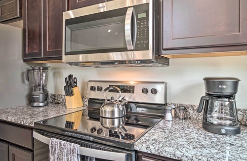 Lampe Cottage | Updated Cabin w/Direct Lake Access & Pool!