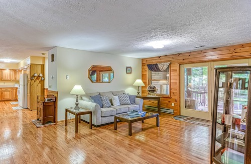 McHenry Cabin | Updated cabin with wraparound deck & forest view - dog-friendly