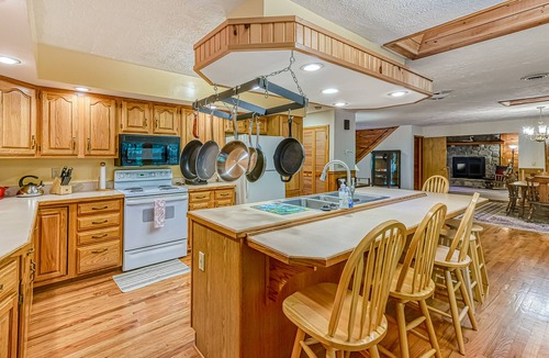 McHenry Cabin | Updated cabin with wraparound deck & forest view - dog-friendly