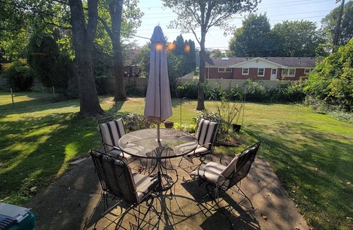 South Bend House | Updated clean 5br house, 2(1/2) bath close to Notre Dame.