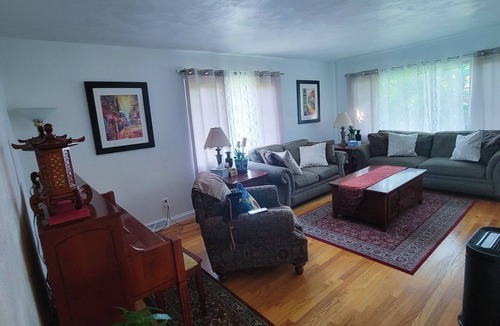 South Bend House | Updated clean 5br house, 2(1/2) bath close to Notre Dame.