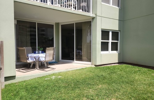 Fort Walton Beach Condo | Updated Coastal Condo Steps to Beach Pool King + Bunks Ground Floor