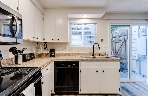 Friendly Apartment | 😍 Updated Condo (# 3) near UO, Autzen Stadium, Amazon Park