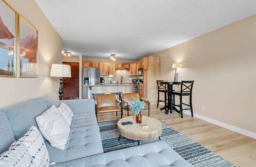 Dillon Condo | Updated Condo Near Ski Resorts Pool/Hot Tub Mountain Views!