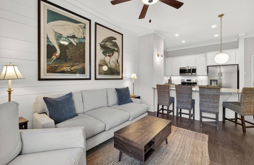 King City Condo | Updated condo with pool & steps to village. Enough room for your pup.
