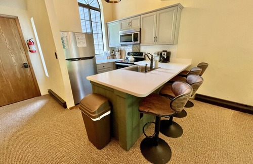 Hidden Valley Apartment | Updated Condo | Walk to Pool & A/C
