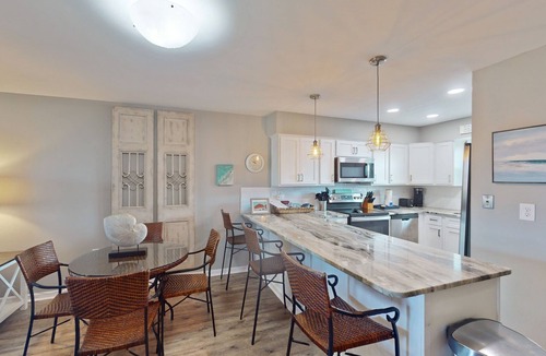 Orange Beach East Condo | Updated condo with Gulf & river views & pool - across from beach & near dining