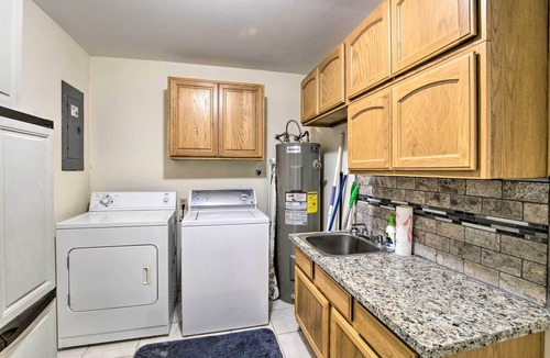Coos Bay House | Updated Coos Bay Home ~ 2 Mi to Pacific Ocean