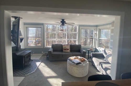 White Mills Cottage | UPDATED Cottage Lake Wallenpaupack Poconos across from lake Pets Allowed
